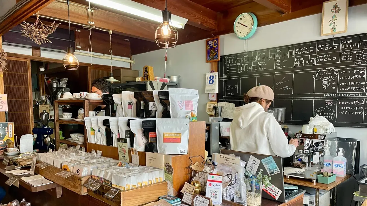 総社市のコーヒー豆焙煎所「豆Lab.」のようす