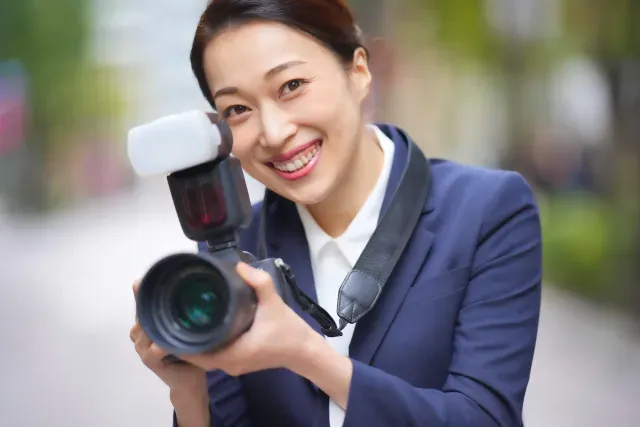 身だしなみを整えた男性のイメージ画像